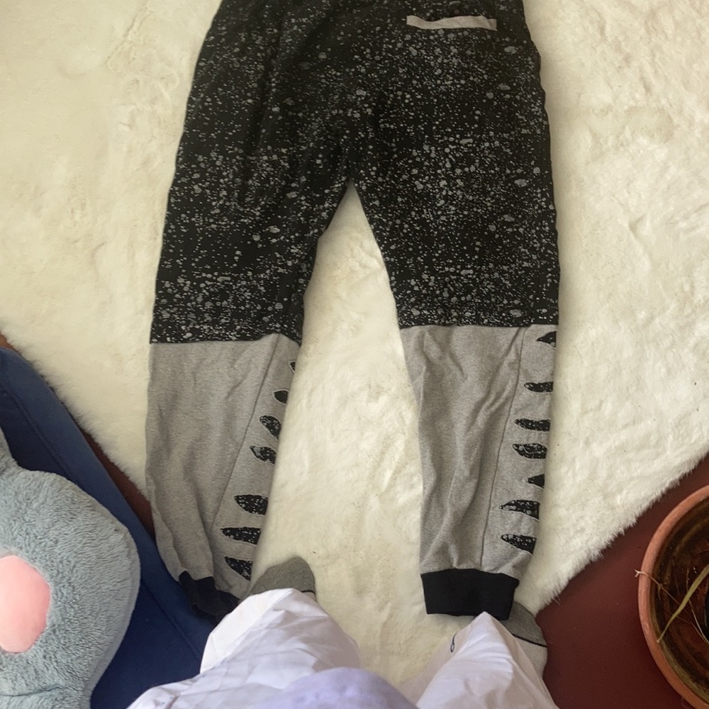 Fun joggers, fun style - Picture 2 of 2